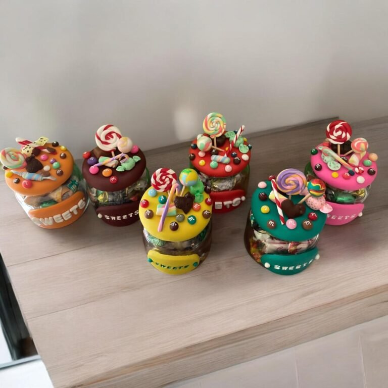 Pieza artesanal de porcelana fría hecha a mano en Taller Panda