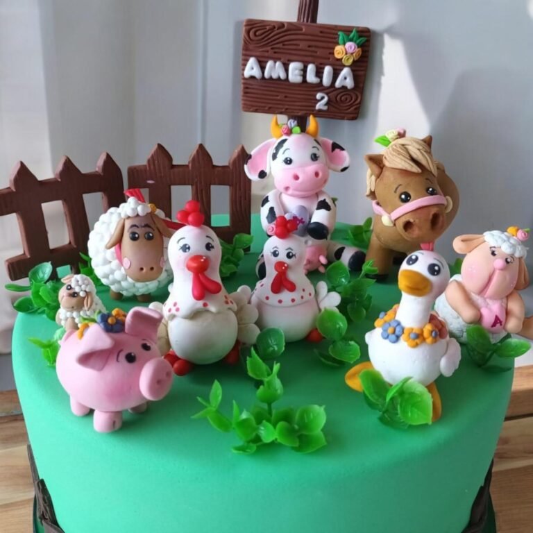 Pieza artesanal de porcelana fría hecha a mano en Taller Panda