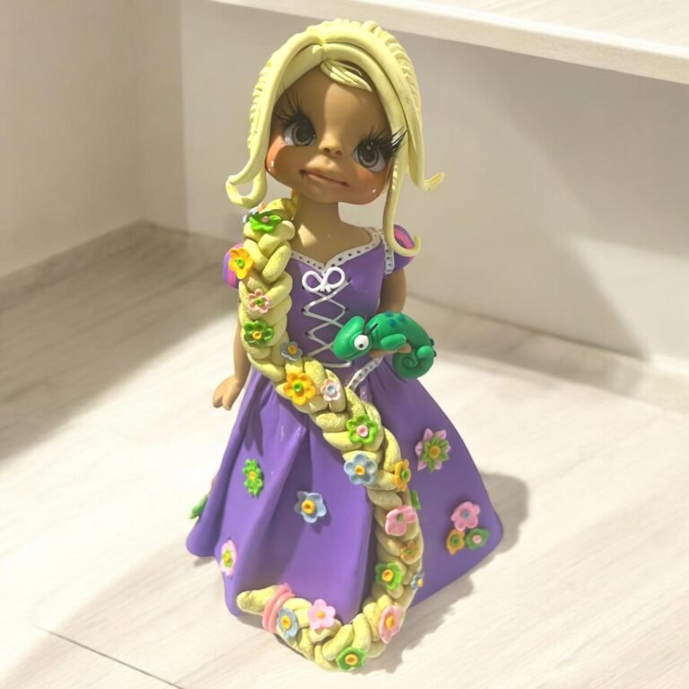 Pieza artesanal de porcelana fría hecha a mano en Taller Panda