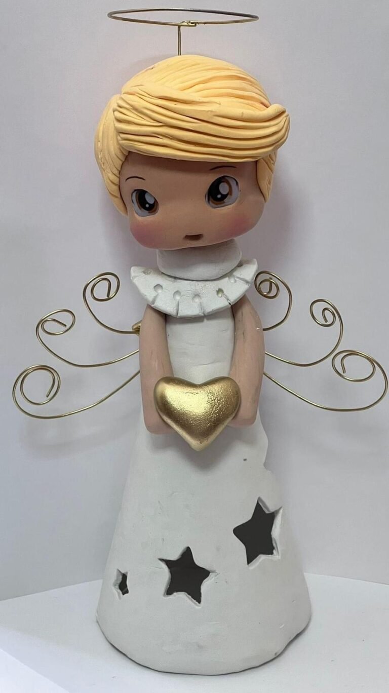 Pieza artesanal de porcelana fría hecha a mano en Taller Panda