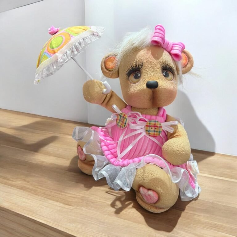 Pieza artesanal de porcelana fría hecha a mano en Taller Panda