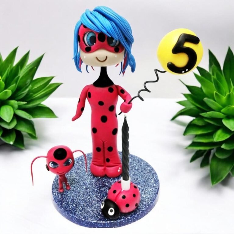 Pieza artesanal de porcelana fría hecha a mano en Taller Panda