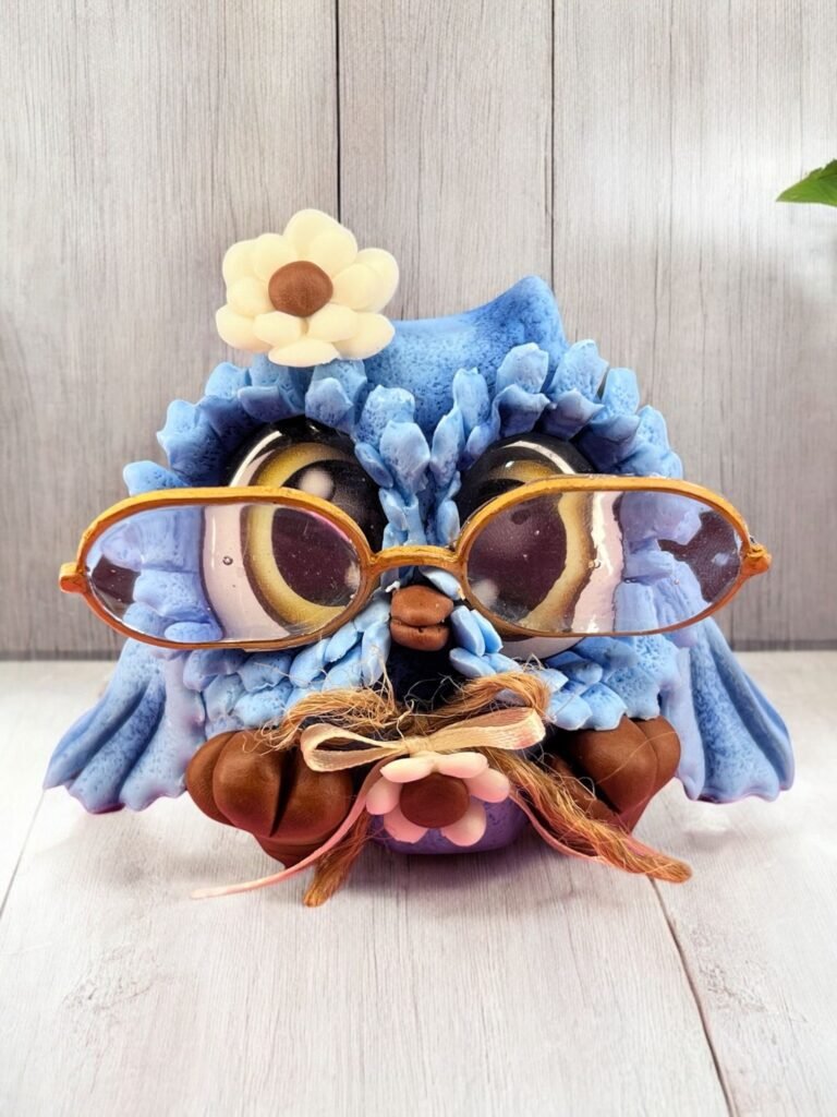 Pieza artesanal de porcelana fría hecha a mano en Taller Panda