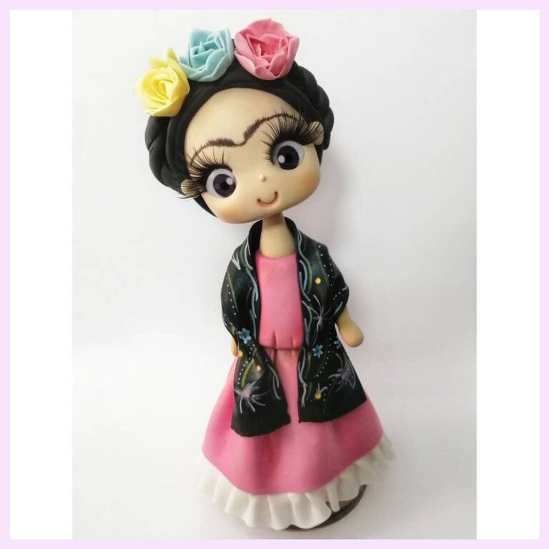 Pieza artesanal de porcelana fría hecha a mano en Taller Panda