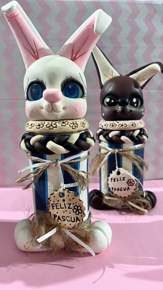 Pieza artesanal de porcelana fría hecha a mano en Taller Panda